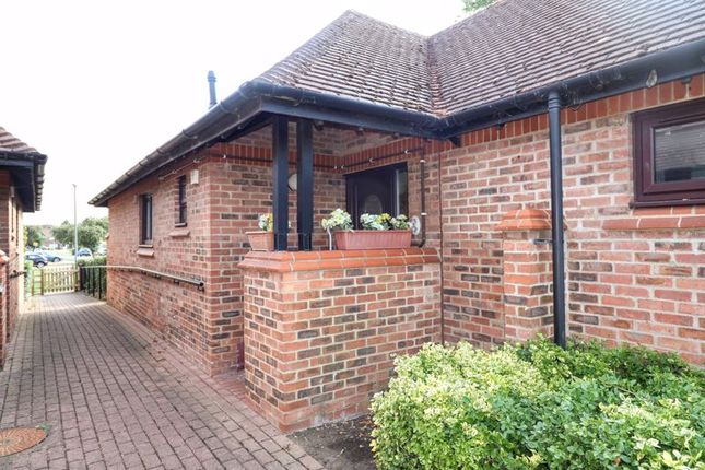 11, Knowles Green, Milton Keynes photo 2