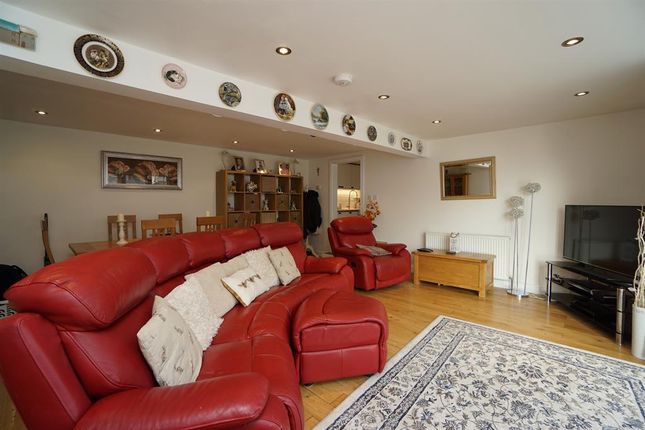 5 Bed Detached House For Sale In Rosary Cottage Hollow Meadows