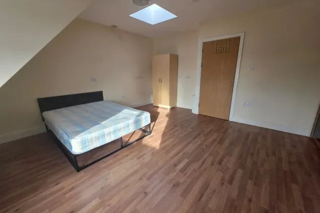 Flat 9, Whippendell Court, Watford photo 4