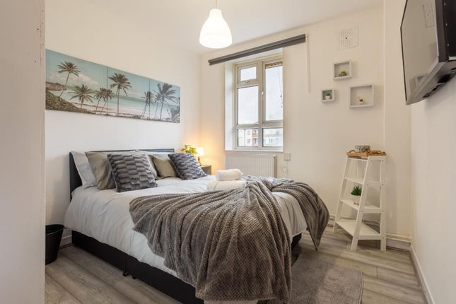 Flat to rent in Powis Road, London