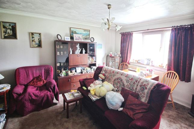 90, Wood Lane, Leeds photo 4