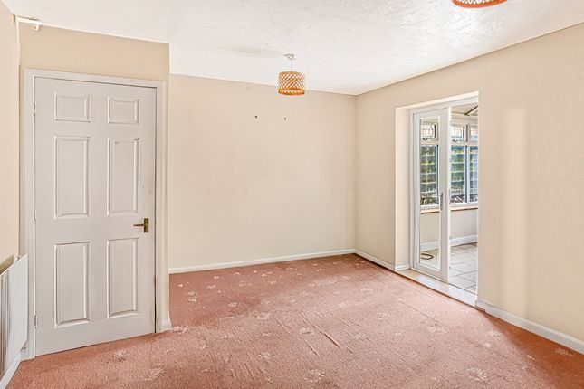 7, Heritage Drive, Chesterfield photo 4