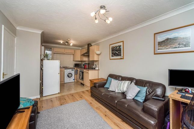 83, CARDIFF photo 3