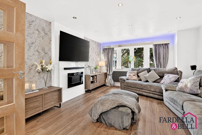 24 Hutton Drive, Burnley photo 2