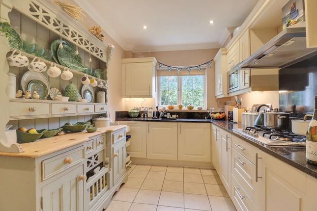 Walnut Tree House, Thorndown Lane, Windlesham photo 2