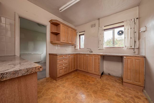 321 Uxbridge Road, Slough photo 4