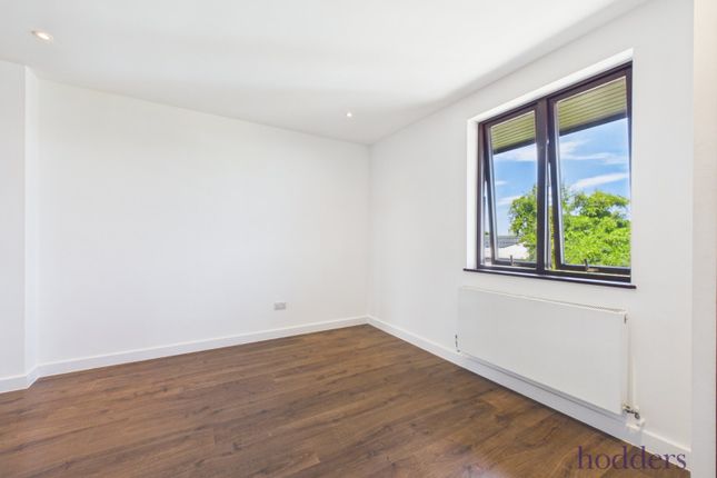 Flat 10, Roman House,, Hanworth Lane, Surrey photo 4