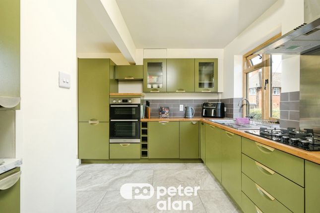 6, Oak Crescent, Monmouth photo 2