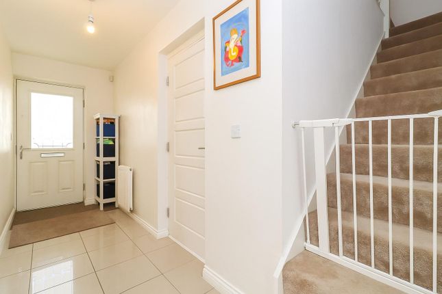 29, Bedford Farm Court, Wakefield photo 4