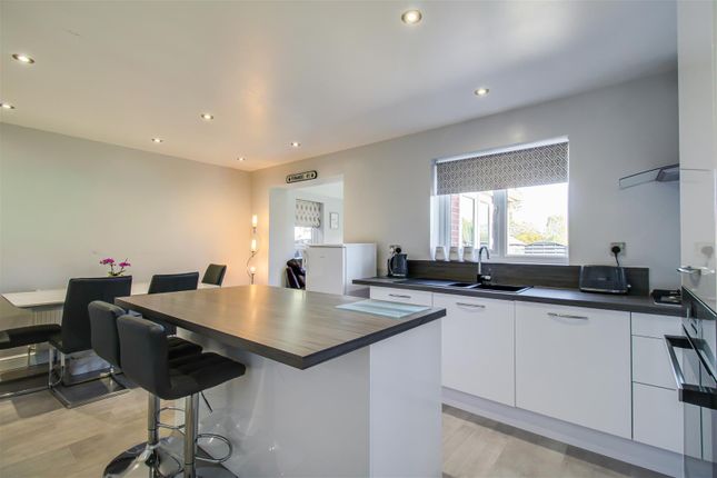 8, Harwood Close, Wakefield photo 4