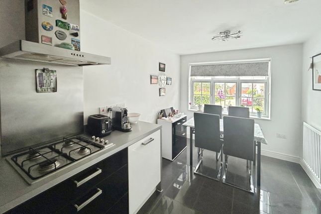 6, Kent Way, Swadlincote photo 3
