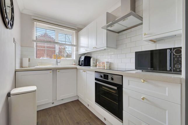 9 Armath Place, Langdon Hills, Essex photo 5