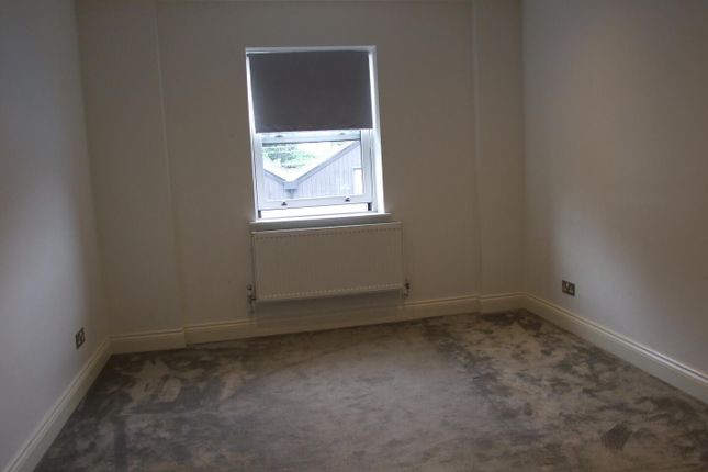 Flat 1, 2G Holborough Road, Kent photo 3