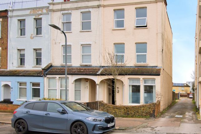 Flat for sale in Camper Road, Southend-On-Sea