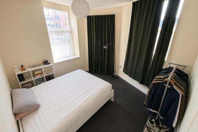 Flat 1, Ty Pwll Coch House, Cardiff photo 2