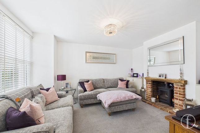 373 Hunts Pond Road, Fareham photo 3
