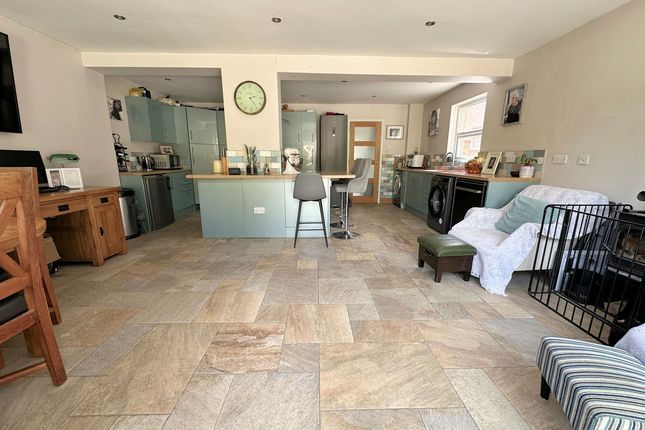 108, Romsey Avenue, Fareham photo 4