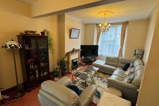 62, Abbotts Road, Southall photo 2