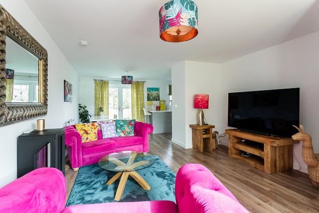23, St Gellert Gardens, Loanhead photo 4