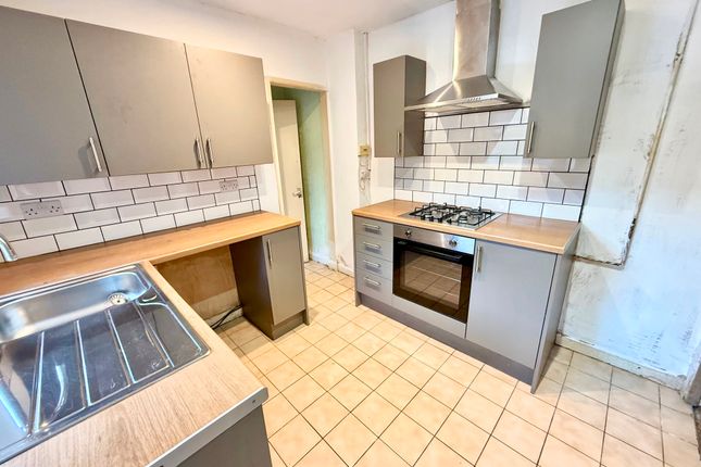 30 Hanbury Road, Pontypool photo 2