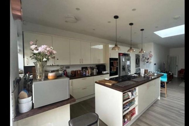 Cumberland Road, London photo 3