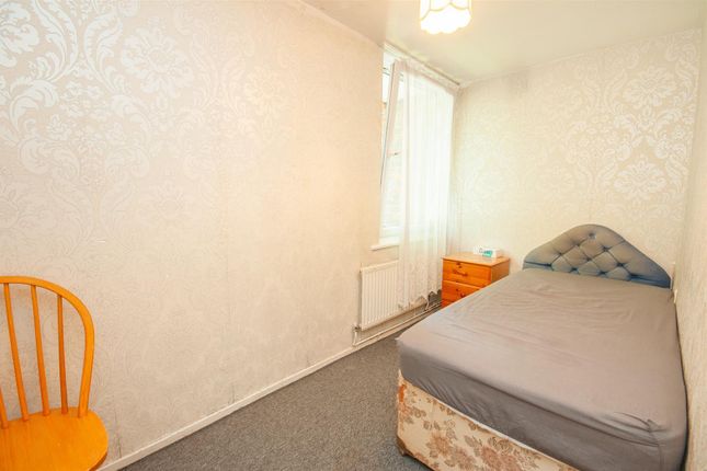 55, Disraeli Close, London photo 4