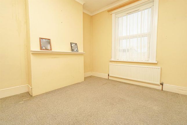 End terrace house for sale in Canute Road, Hastings