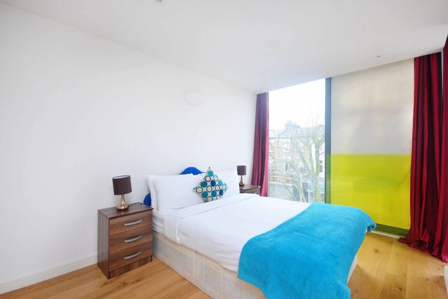 Flat to rent in Westwick Gardens, Hammersmith, London