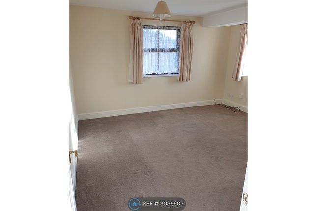 Flat, Fountain Court Hill Lane, Colden Common, Winchester photo 3