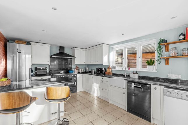 Laburnum Cottage Crendon Road, Aylesbury photo 3