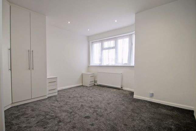 28, Castle Road, Northolt photo 5