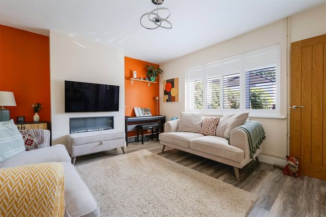 26, Alexander Road, Surrey photo 4