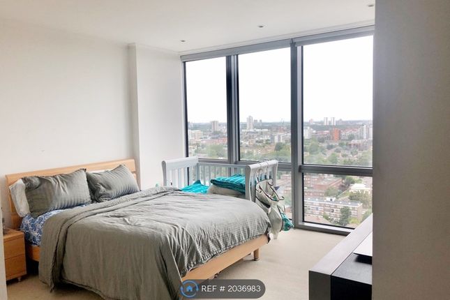 Flat to rent in Hertsmere Road, London