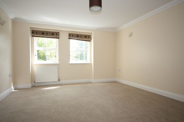 Flat for sale in Claremont Avenue, Woking