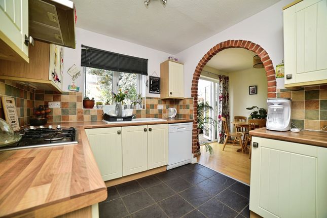 2, Deer Park Way, Beverley photo 3