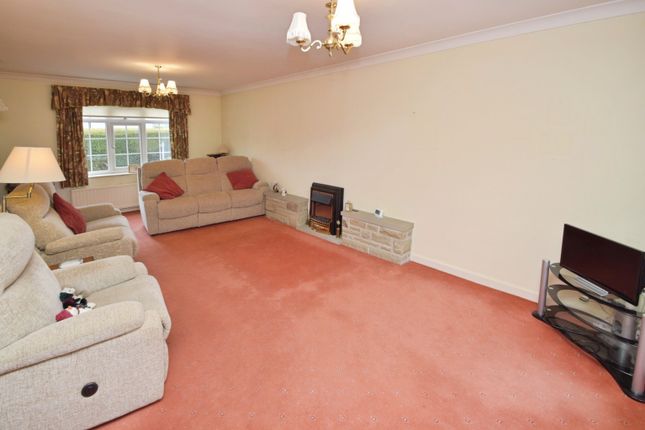 6, Fellwood Avenue, Keighley photo 3