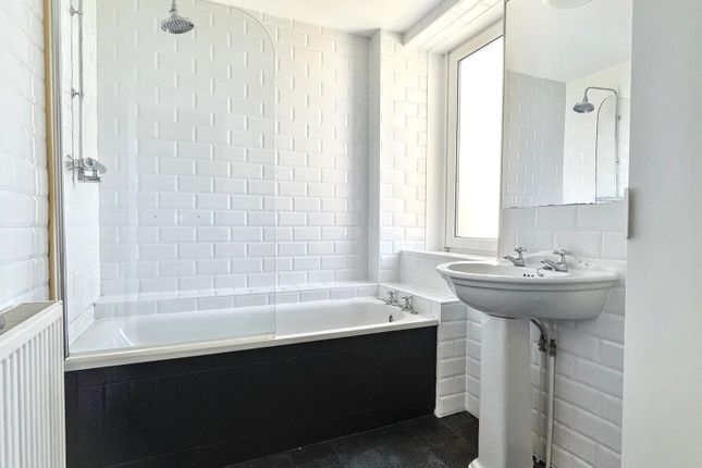 Flat 3,, 6 Church Road, Winscombe photo 4