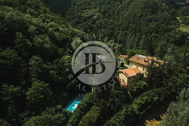 Thumbnail Villa for sale in Castelnuovo Di Garfagnana, Tuscany, 55032, Italy