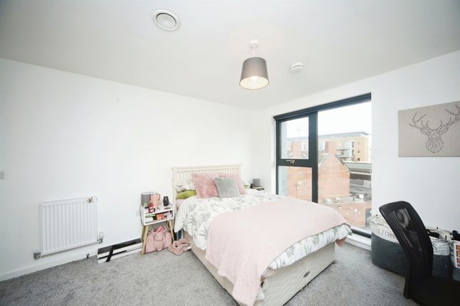 Flat for sale in Coal Orchard, Taunton