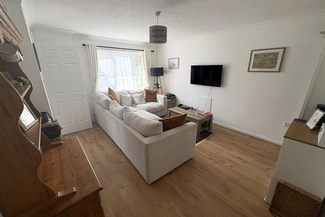11, Dove Close, Andover photo 3