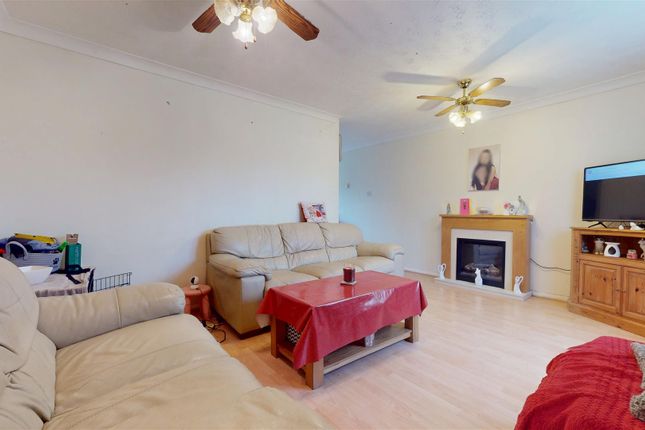 7, Holmewood, Milton Keynes photo 2