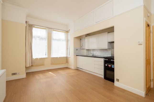 Flat to rent in Pepys Road, London