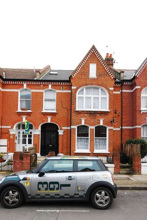 Flat to rent in Drakefield Road, Balham, London