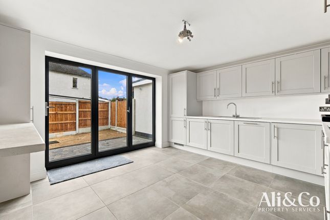 90a Dock Road, Grays photo 4
