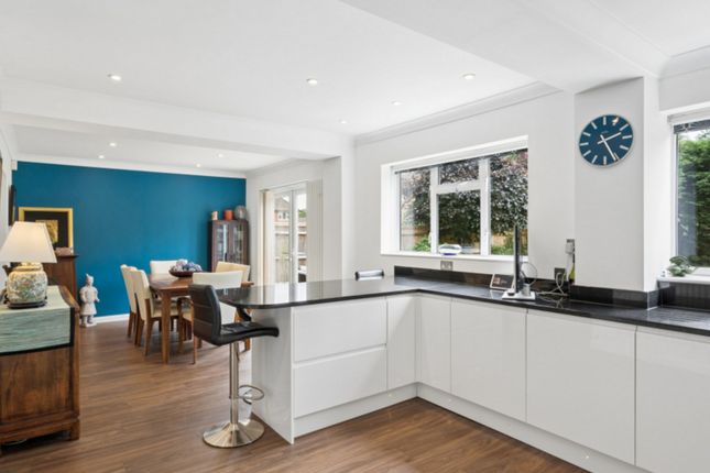 2, Holtspur Close, Beaconsfield photo 4