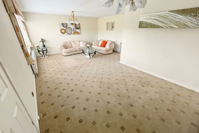 44 Oakwell Drive, Bury photo 2