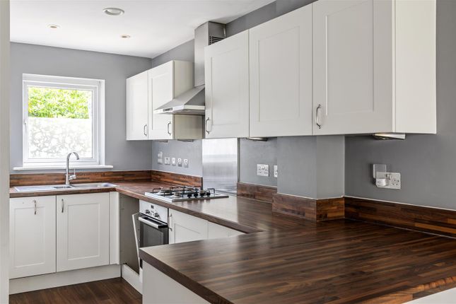 32, Funnell Drive, Haywards Heath photo 4