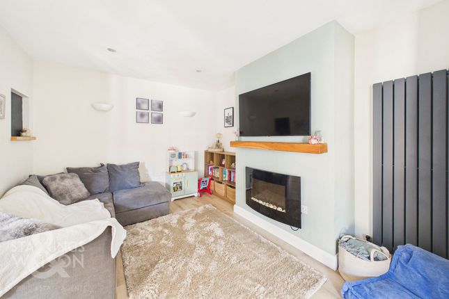 7 Royston Green, North Walsham photo 2