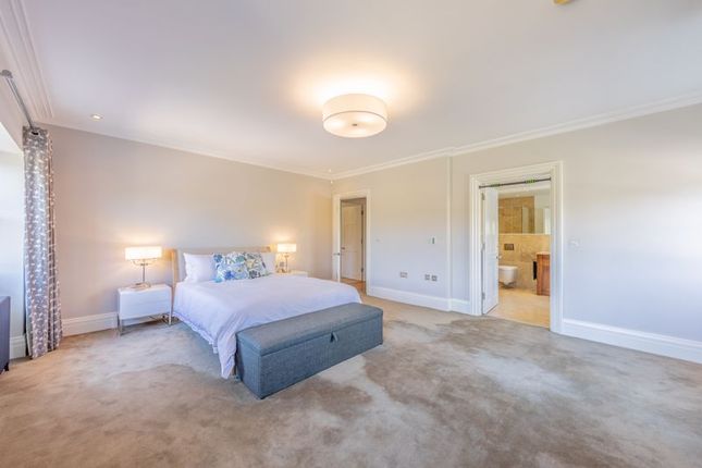 Flat for sale in Mansion House Drive, Stanmore
