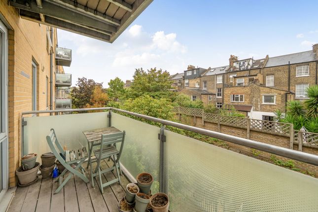 Flat 12, 34 Queensland Road, London photo 3